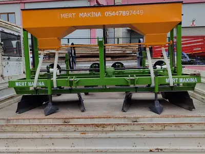 Gübreli Üç Sıralı Çekilir Tip Malç Makinesi