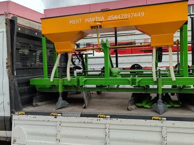 Gübreli Üç Sıralı Çekilir Tip Malç Makinesi